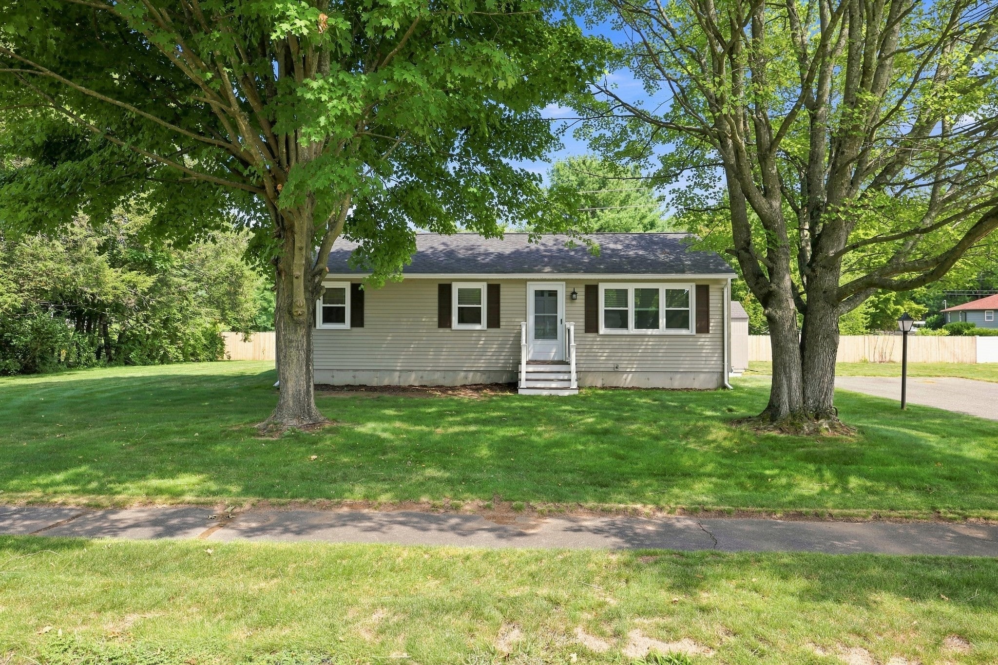 15 Peterson Cir, Agawam, MA Photo #3