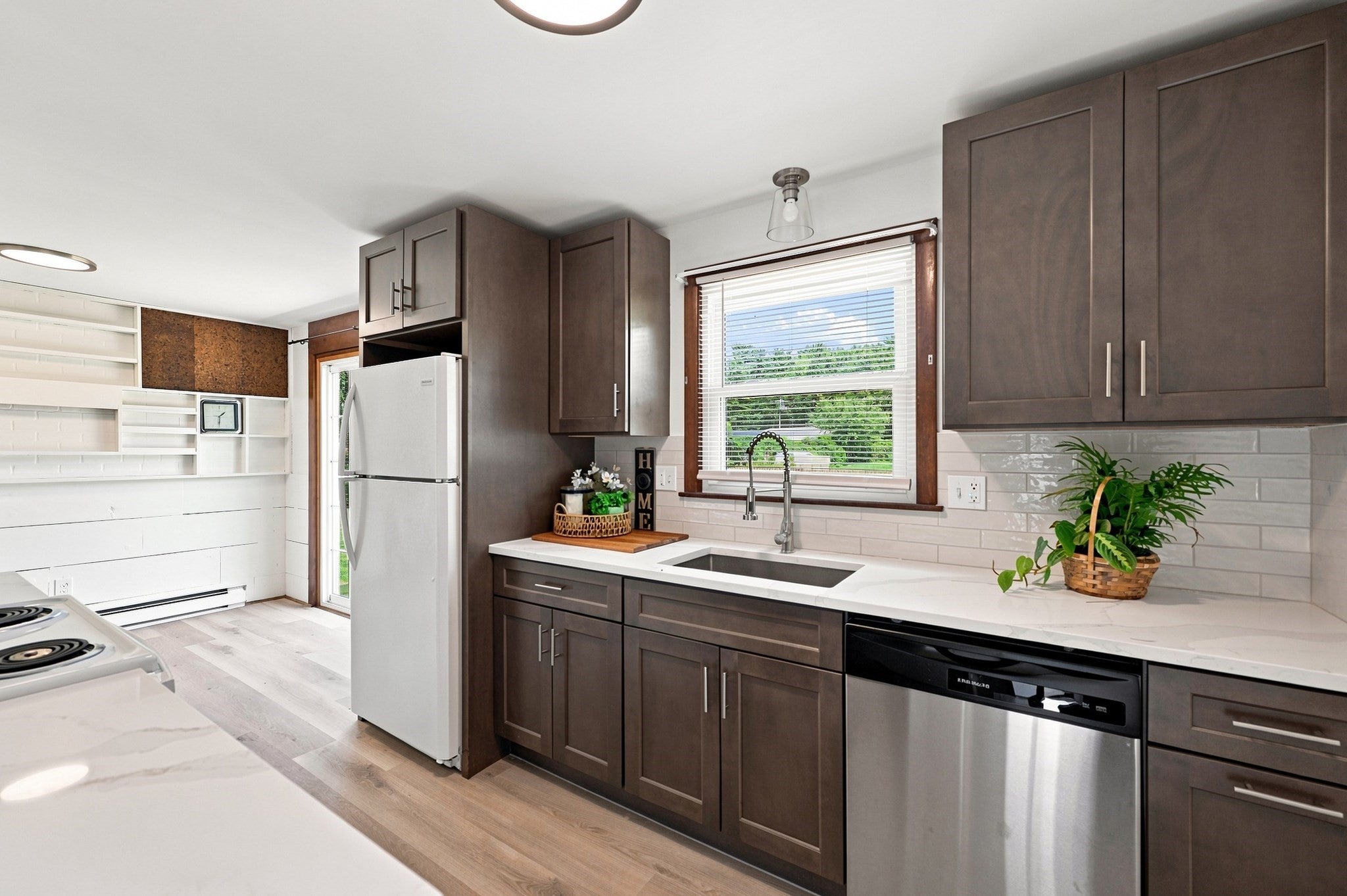 15 Peterson Cir, Agawam, MA Photo #6