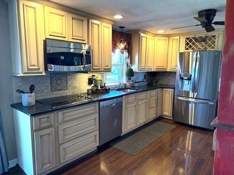 1192 Hill St Northbridge MA 01588