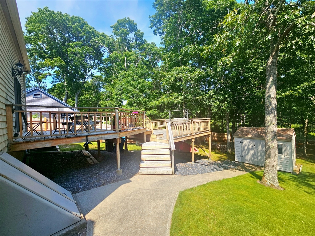12 Tree Top Ln