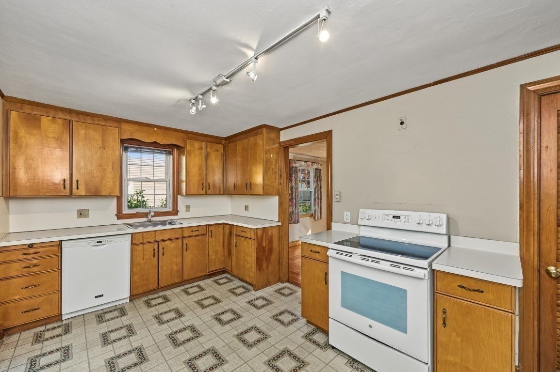 15 Cummings Rd, Newton, MA, 15 Cummings Rd, Newton, MA Photo #9