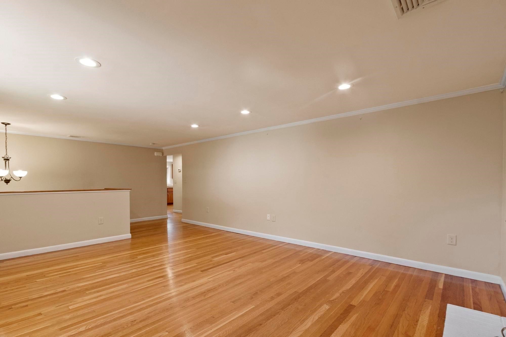 15 Oak Road, Waltham, MA Photo #8