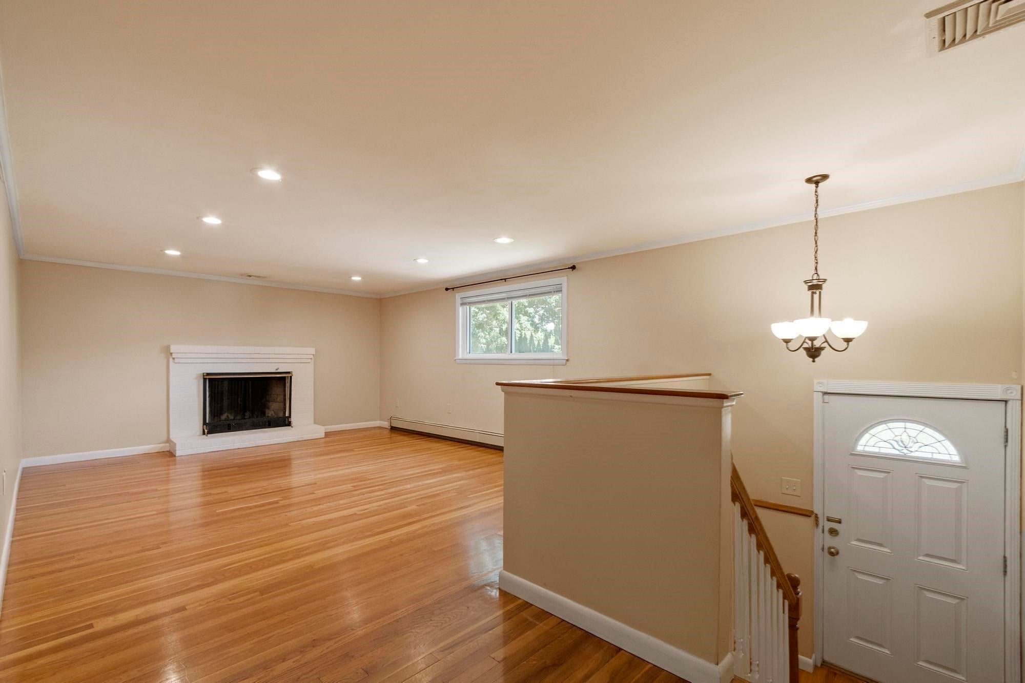 15 Oak Road, Waltham, MA Photo #6