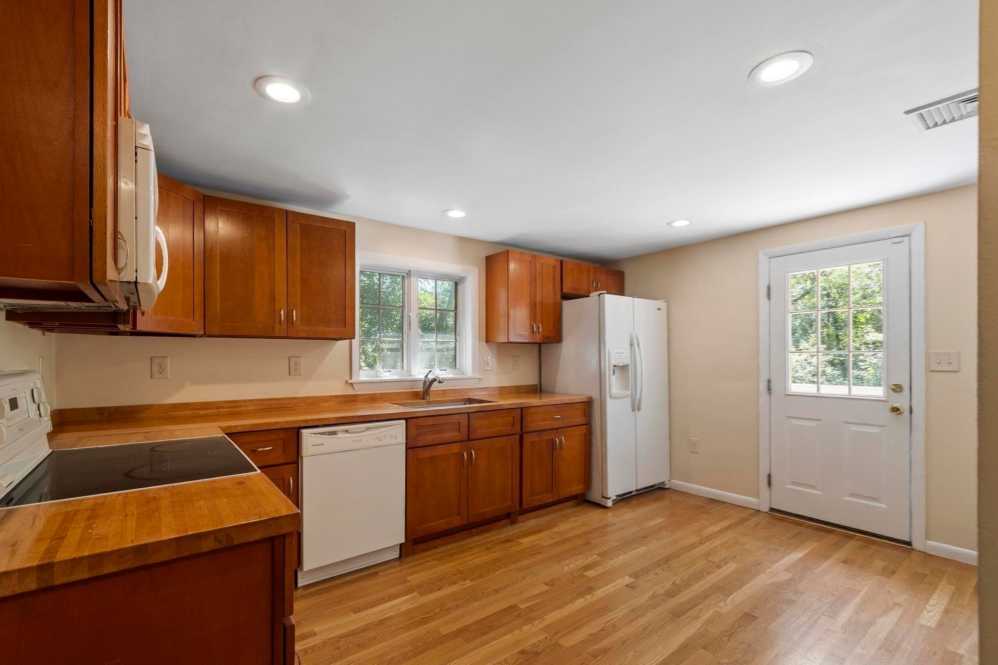 15 Oak Road, Waltham, MA Photo #12