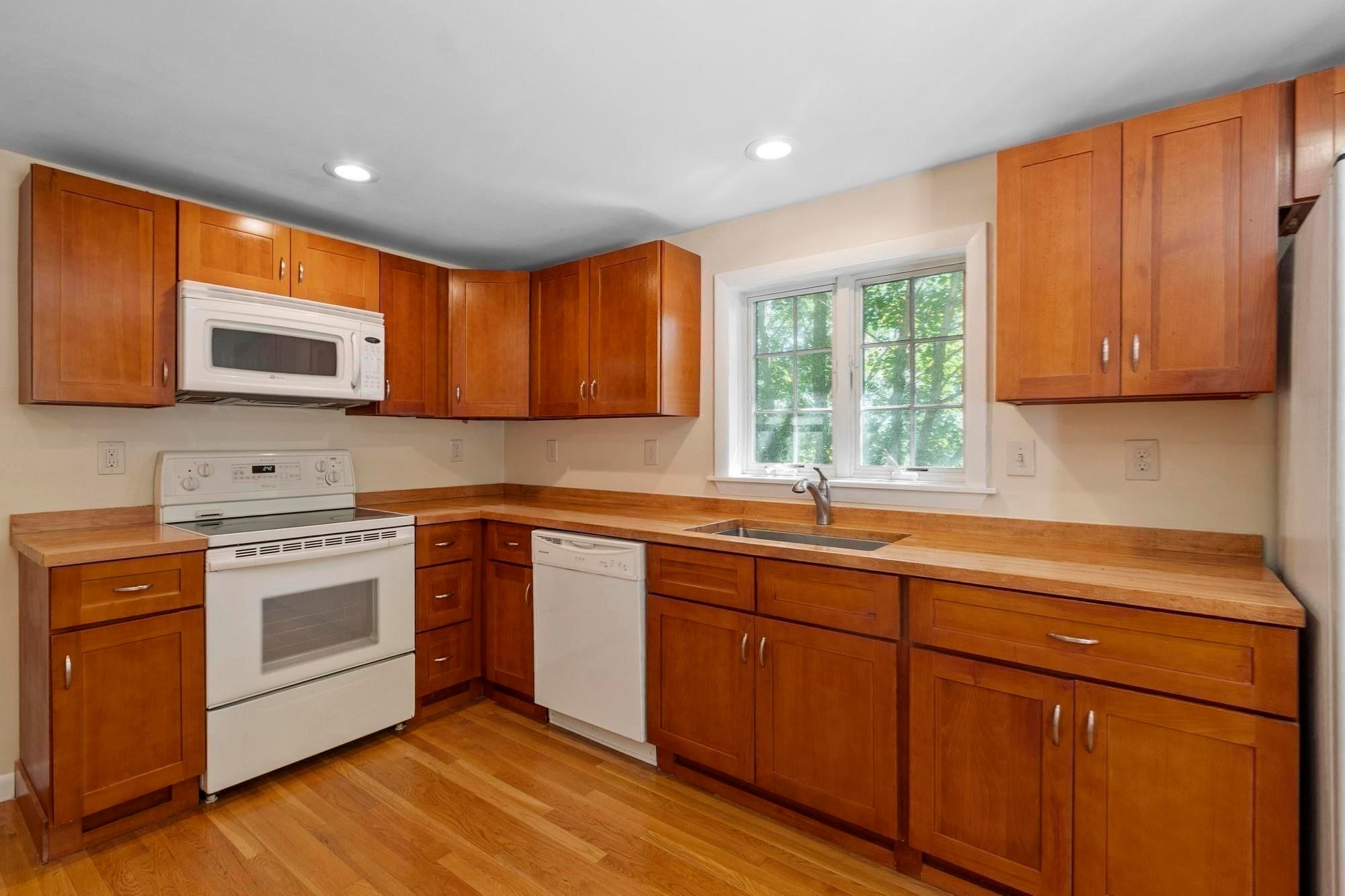 15 Oak Road, Waltham, MA Photo #11
