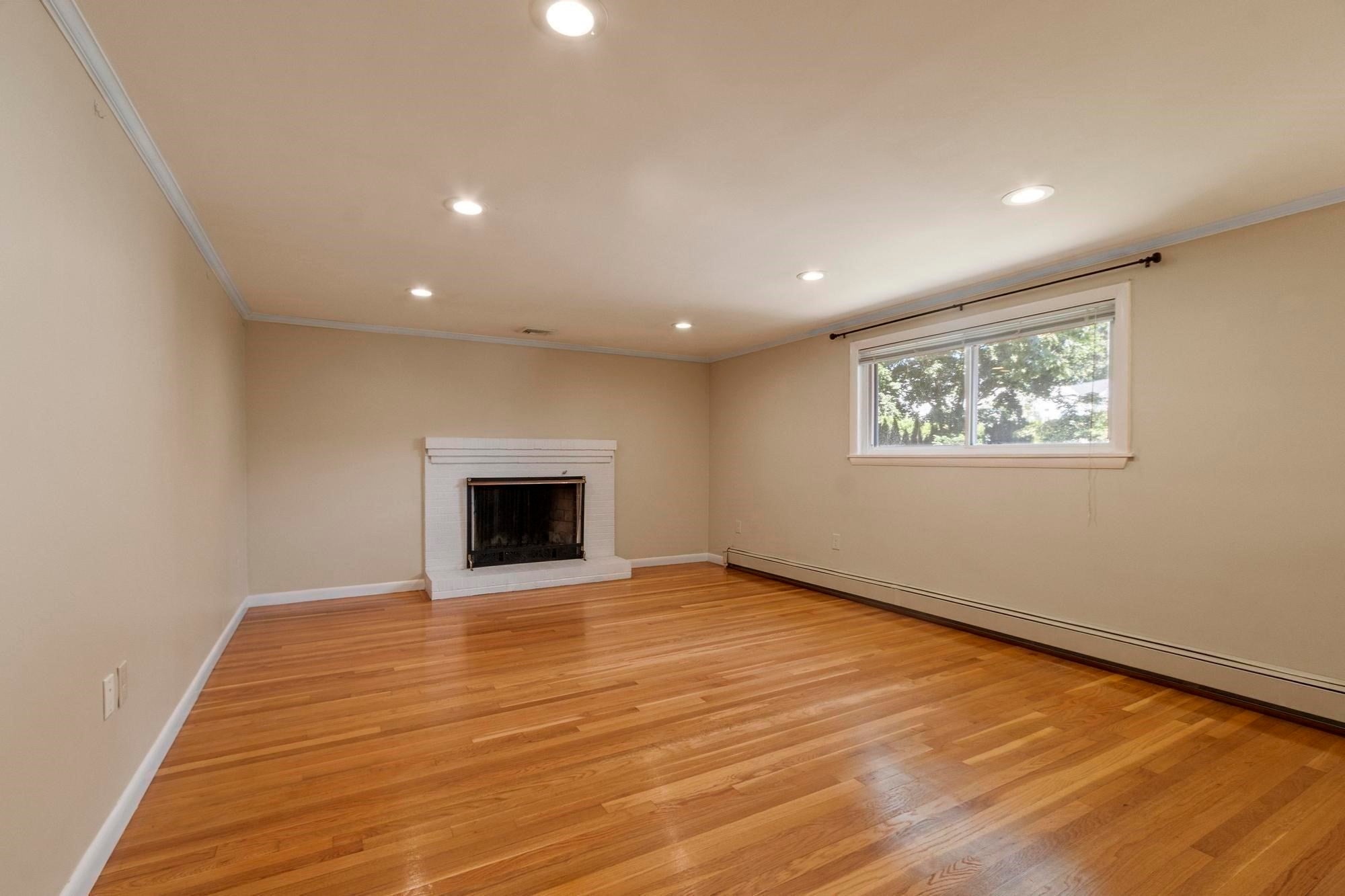 15 Oak Road, Waltham, MA Photo #9