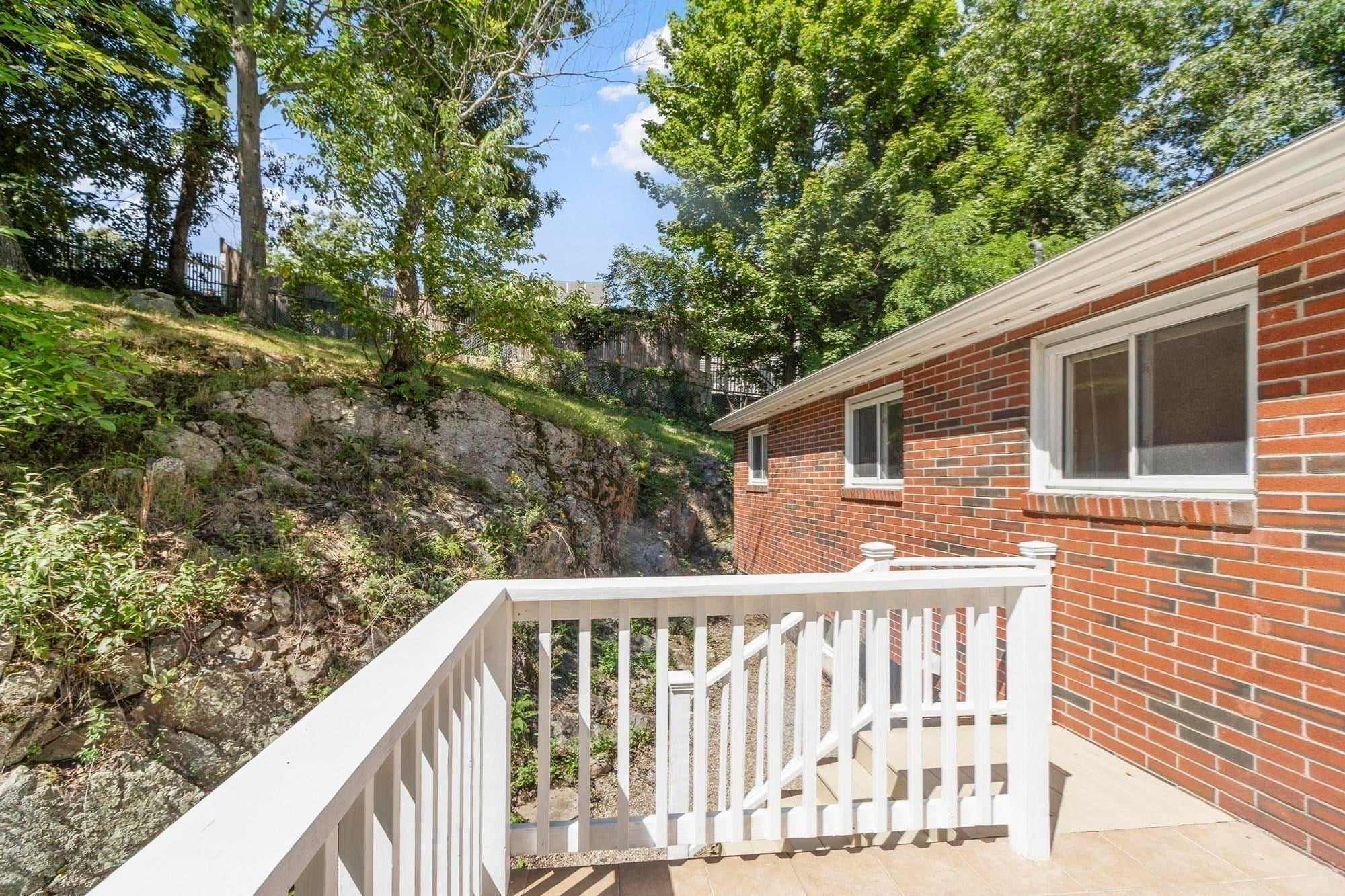 15 Oak Road, Waltham, MA Photo #27