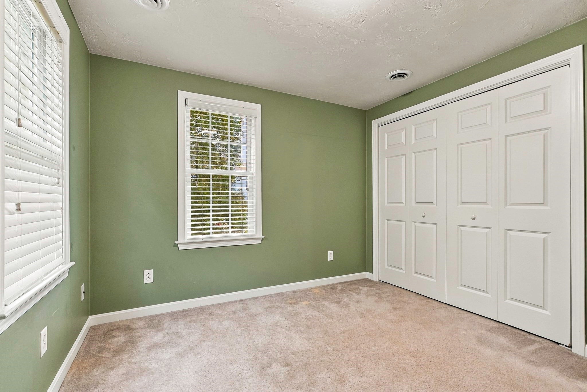 10 Jonathan Cir, Rutland, MA Photo #33