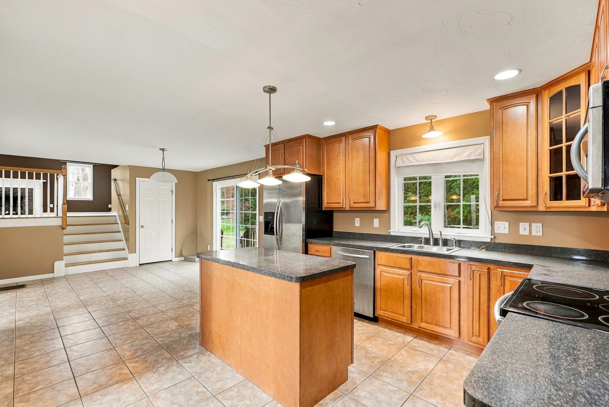 10 Jonathan Cir, Rutland, MA Photo #23