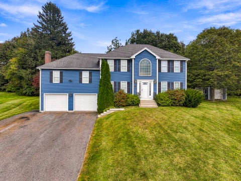 Photo of 10 Jonathan Cir, Rutland, MA 01543 (MLS # 73583735)