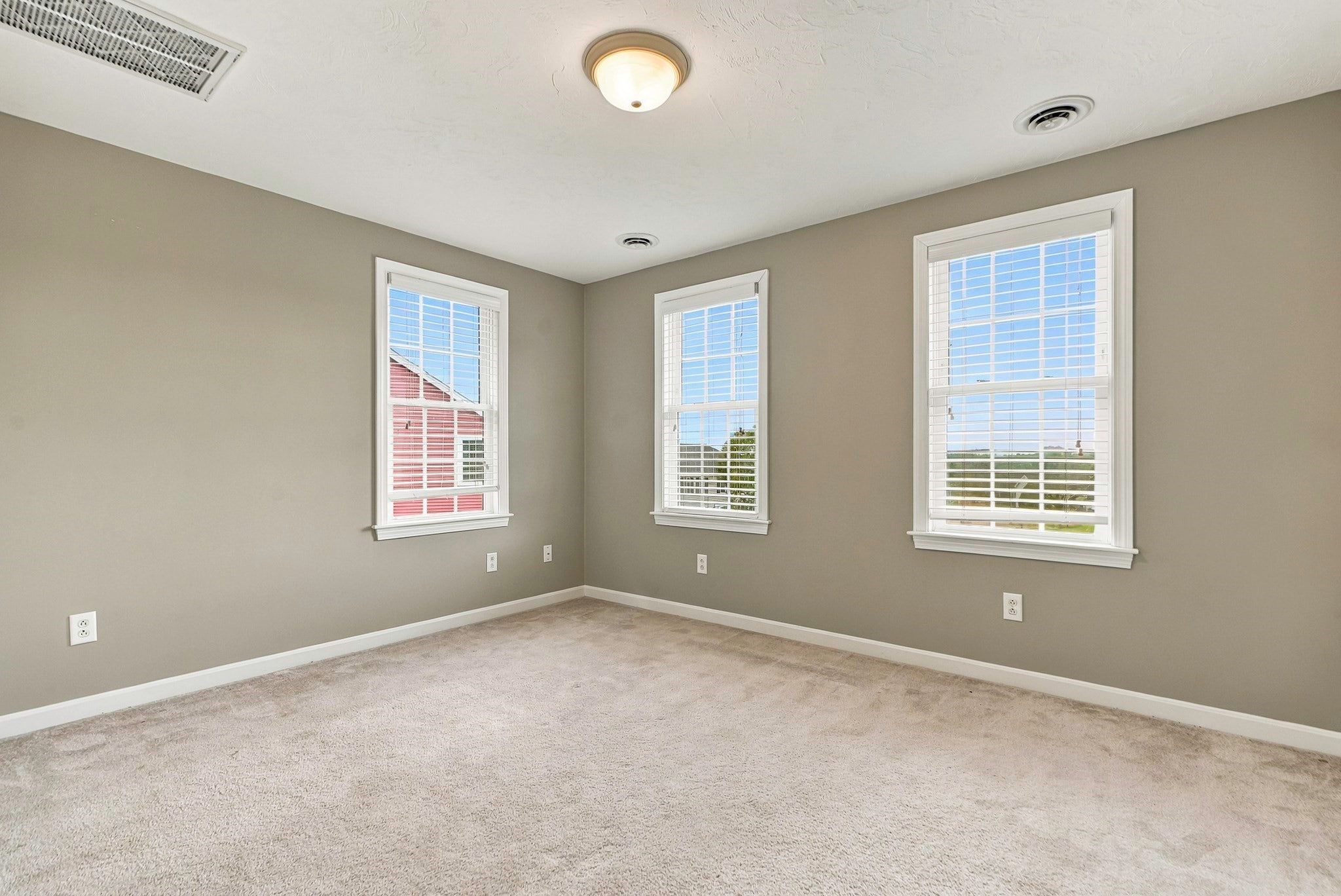 10 Jonathan Cir, Rutland, MA Photo #30