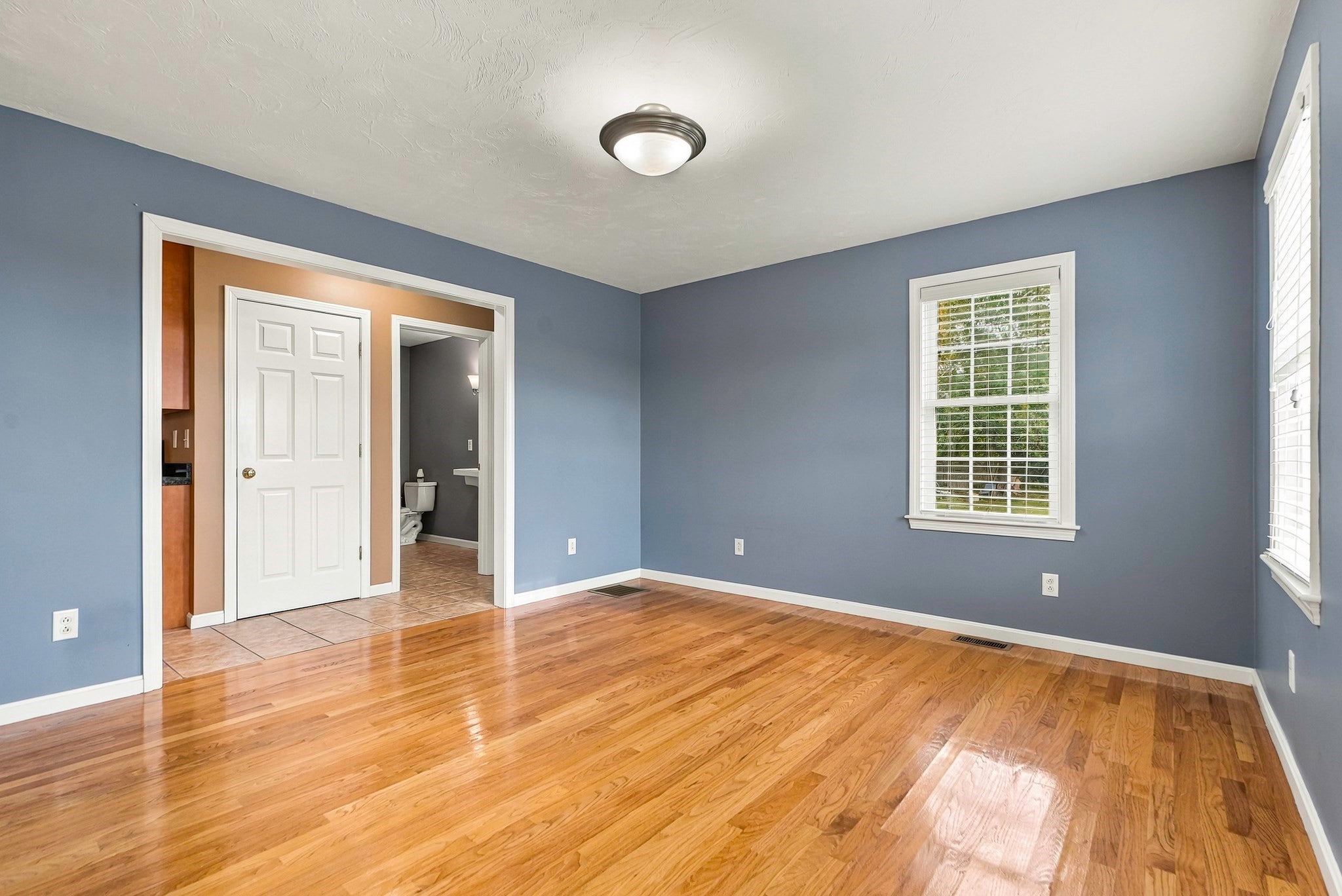 10 Jonathan Cir, Rutland, MA Photo #19