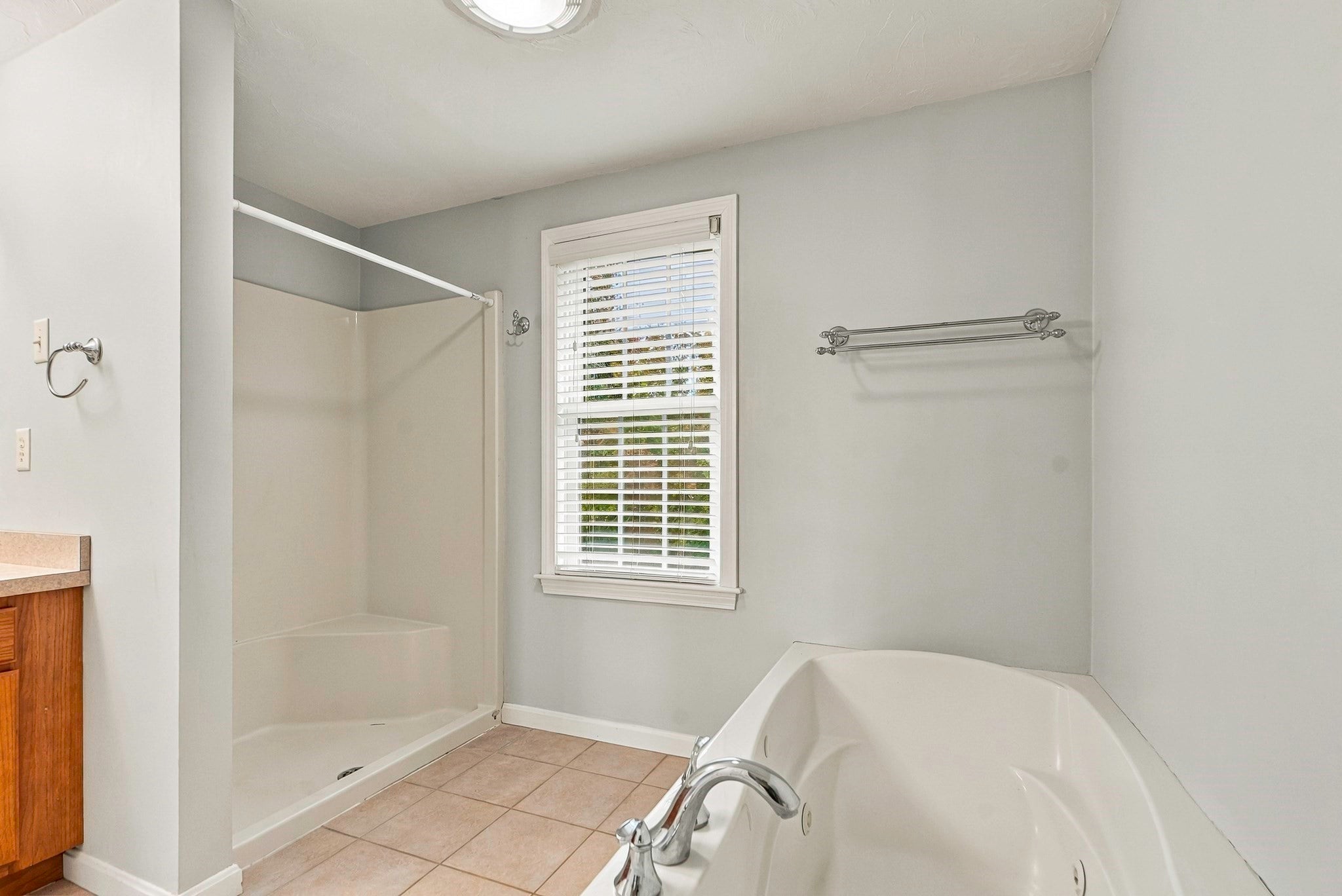 10 Jonathan Cir, Rutland, MA Photo #38