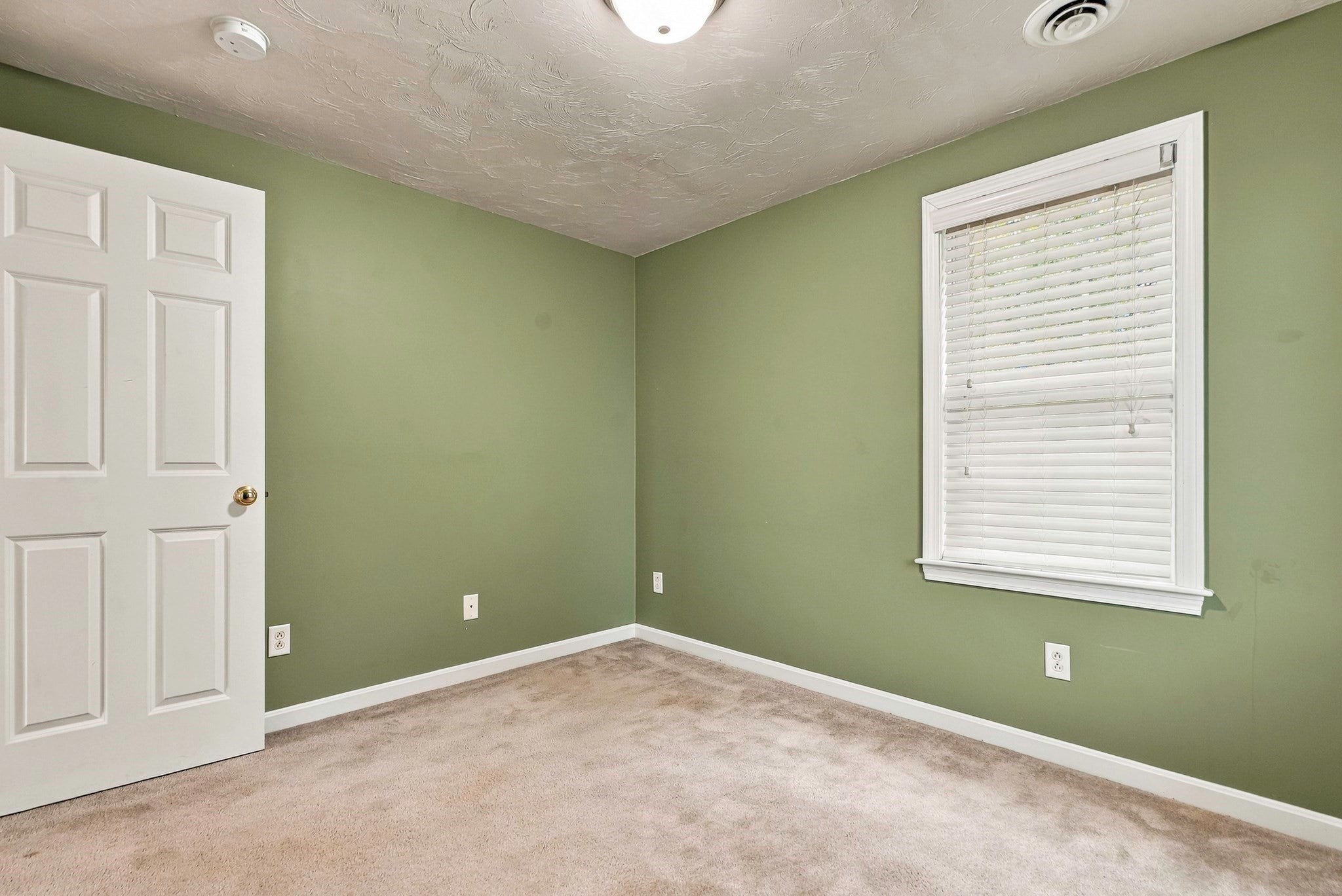 10 Jonathan Cir, Rutland, MA Photo #32