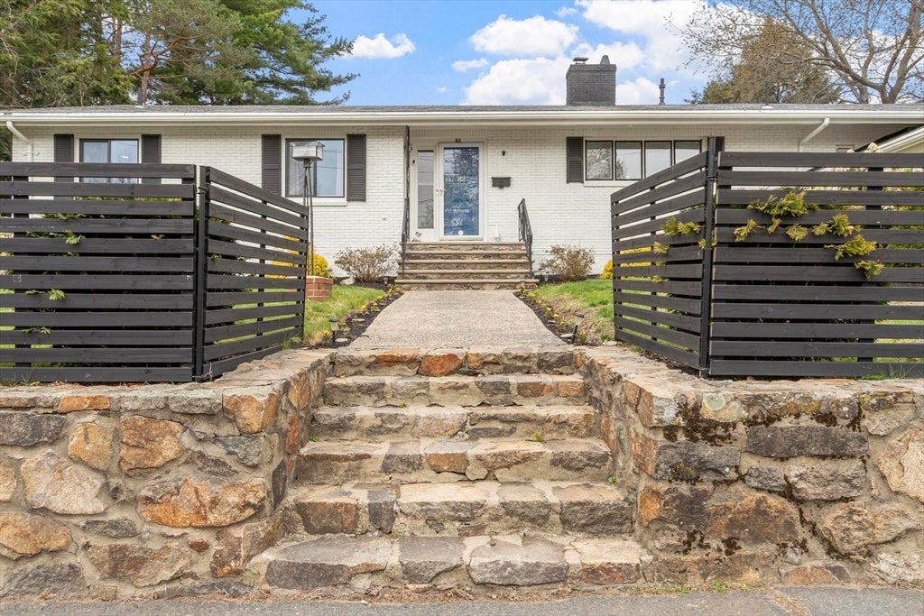 82 Cornell Rd