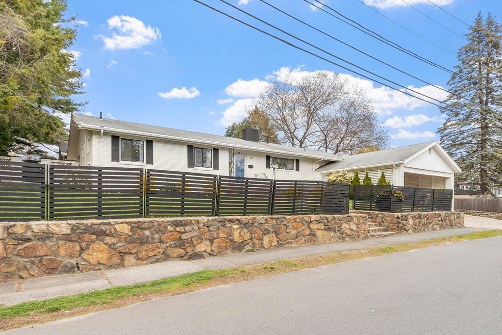 82 Cornell Rd