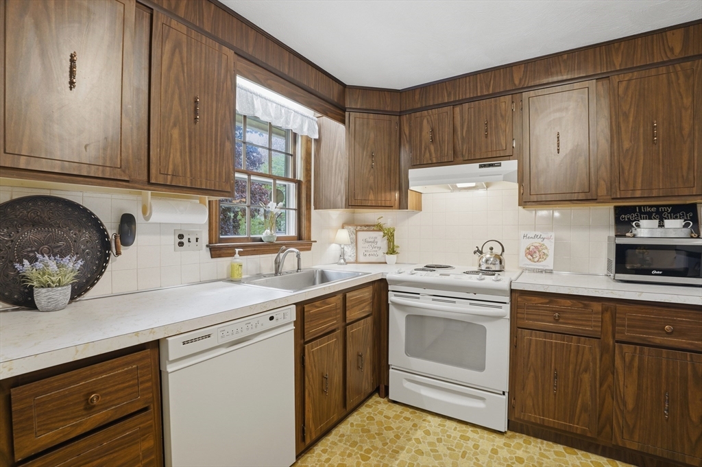 12 Linden Street, Woburn, MA Photo #13