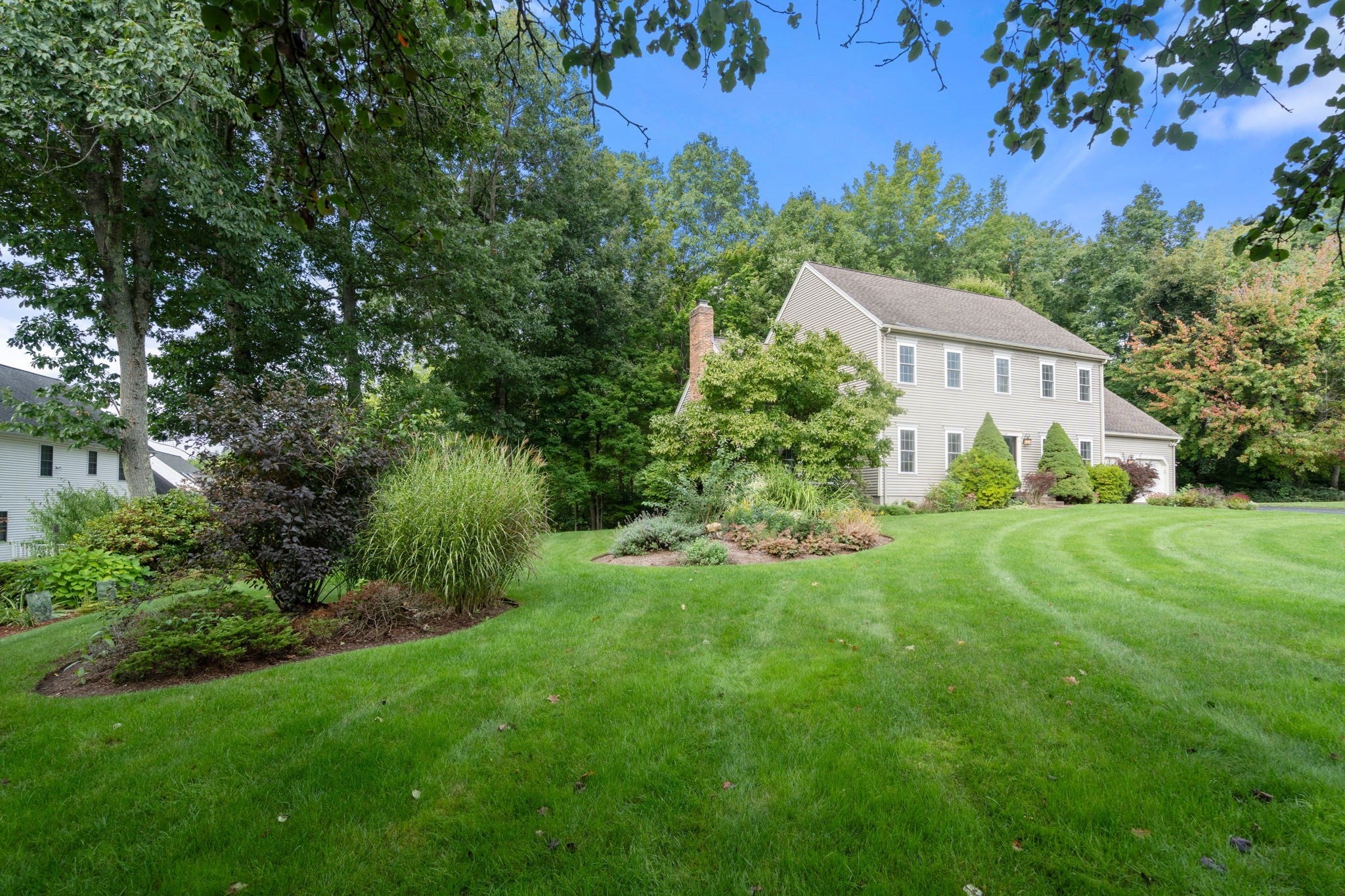 Photo of 34 Laurelwood Dr, Worcester, MA