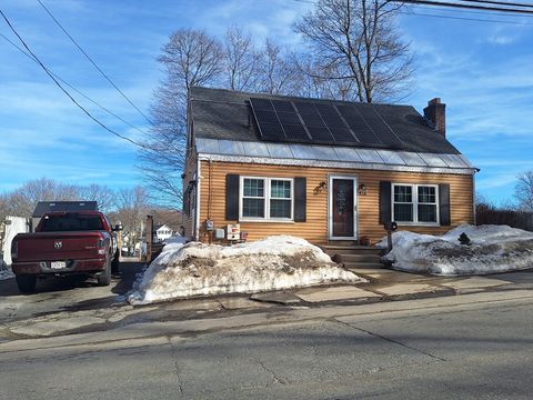 Photo of 418 Rollstone St, Fitchburg, MA 01420 (MLS # 73484913)