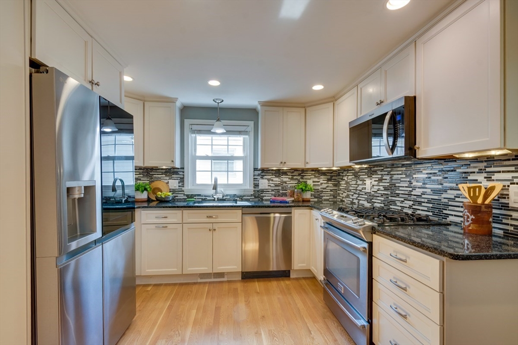 10 Altacrest Rd