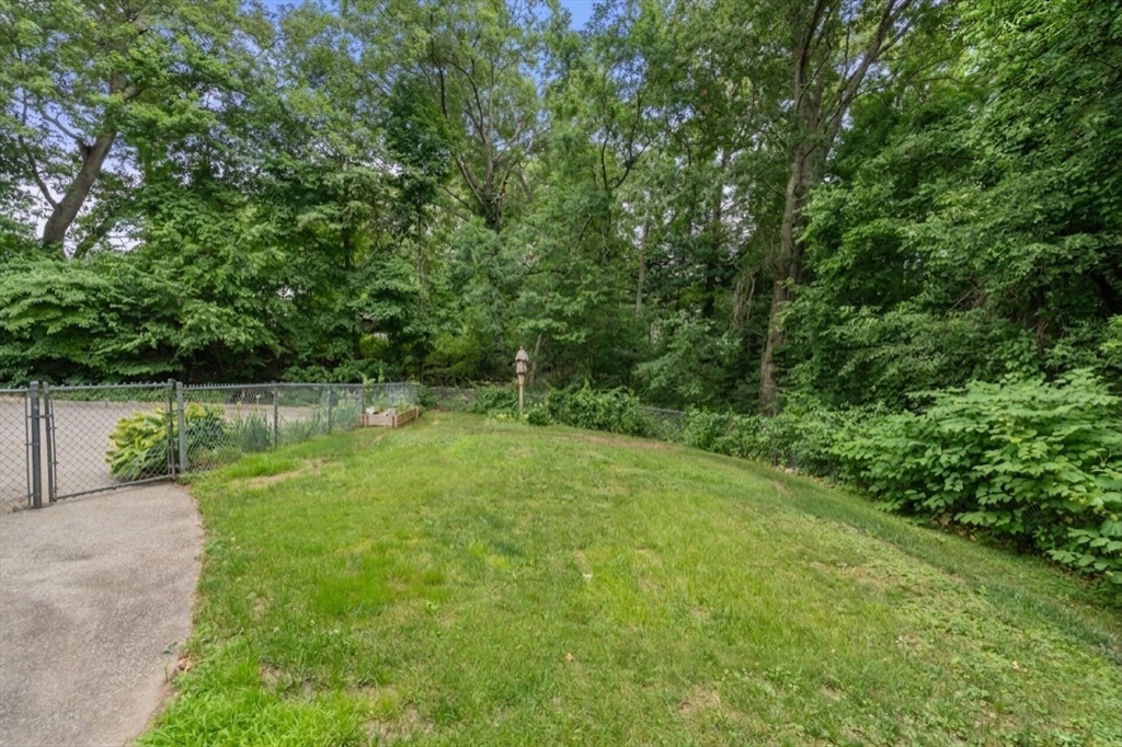 12 Charlton Rd