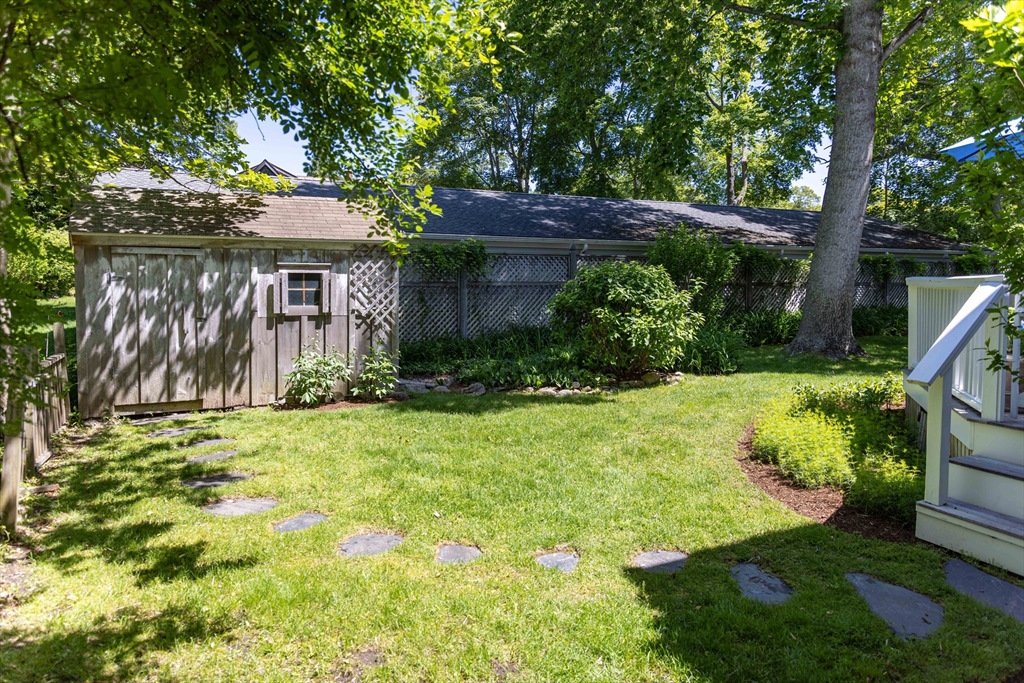21 Woodlawn Ave