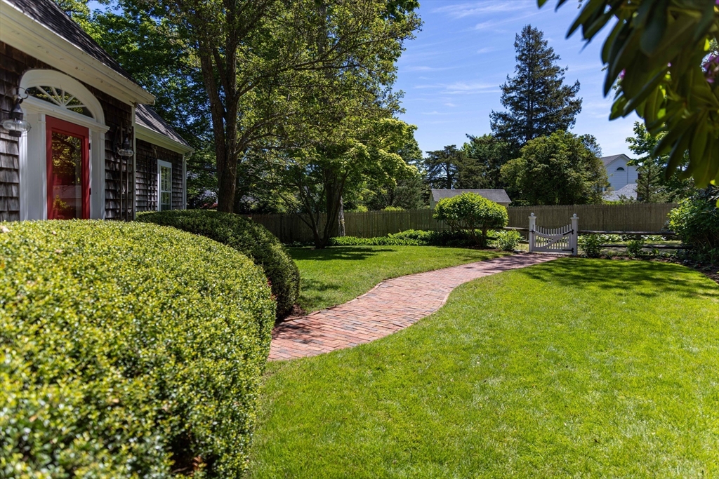 21 Woodlawn Ave