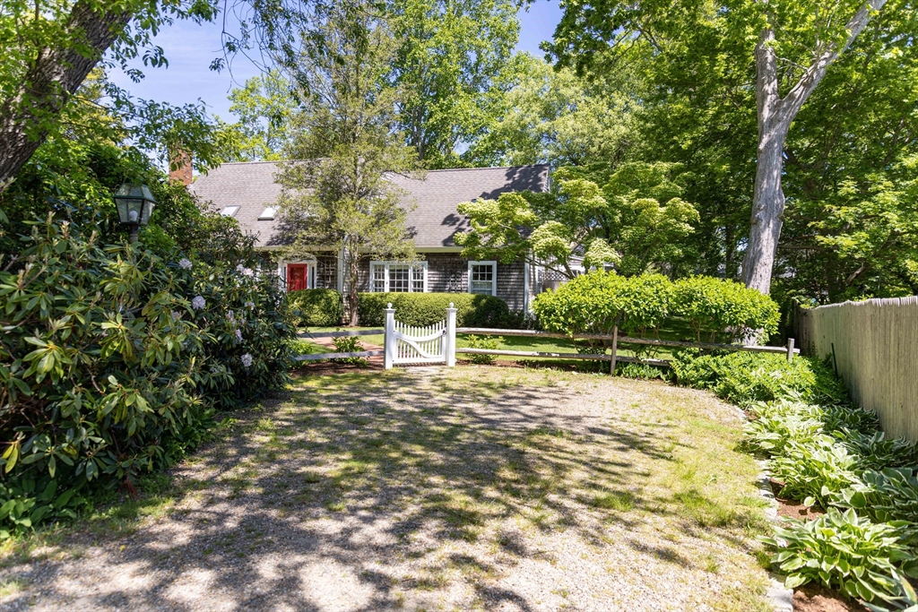 21 Woodlawn Ave