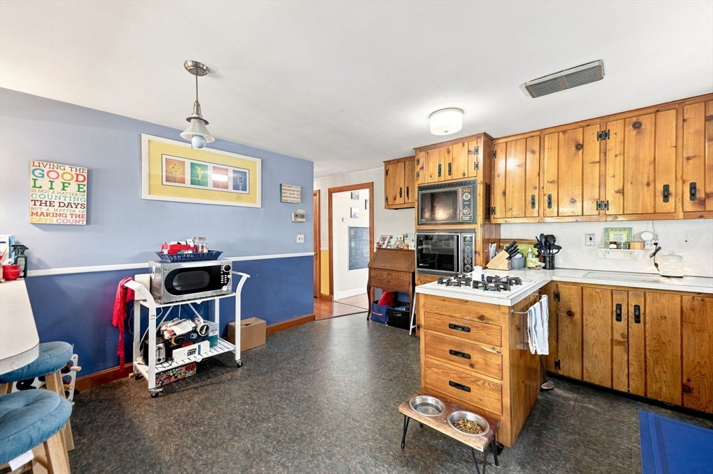 124 E Meadow Rd, Lowell, MA, 124 E Meadow Rd, Lowell, MA Photo #13