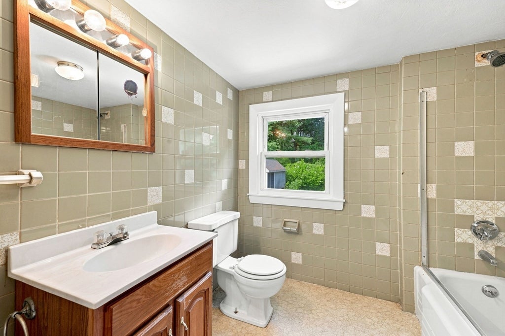 124 E Meadow Rd, Lowell, MA, 124 E Meadow Rd, Lowell, MA Photo #7