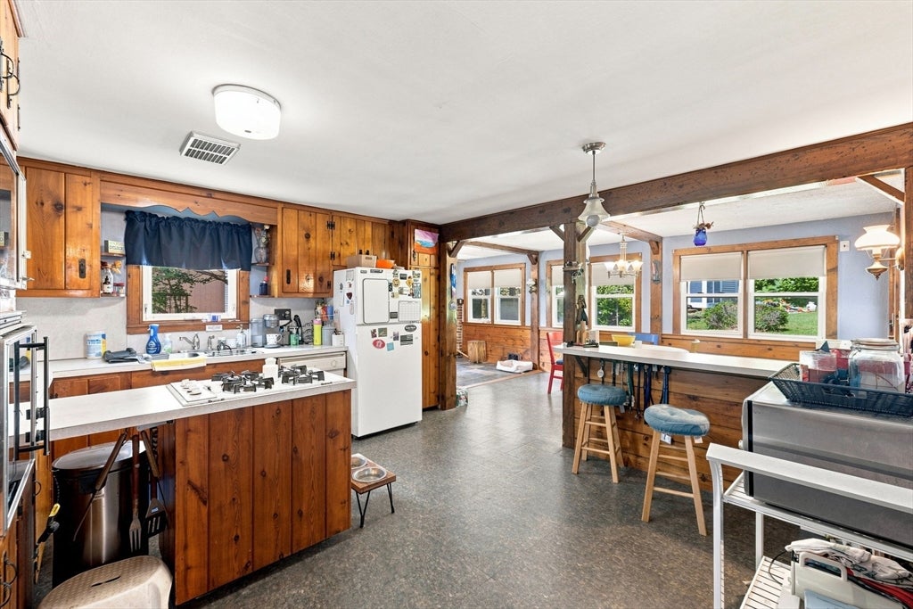 124 E Meadow Rd, Lowell, MA, 124 E Meadow Rd, Lowell, MA Photo #8