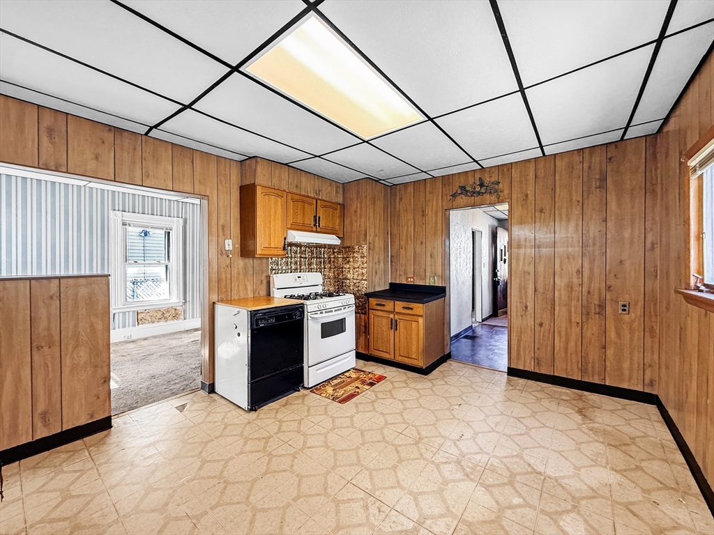 38 Adams Ave