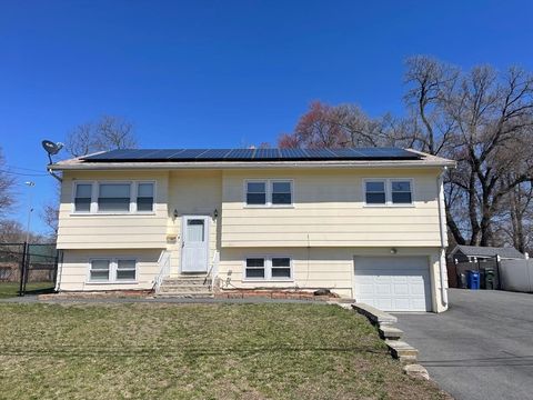 10 Lorenzo Rd Lawrence MA 01843