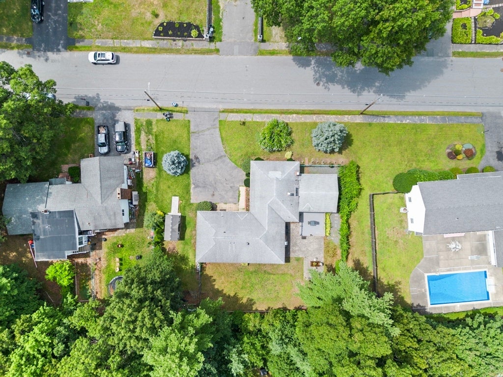 7 Pocahontas Dr