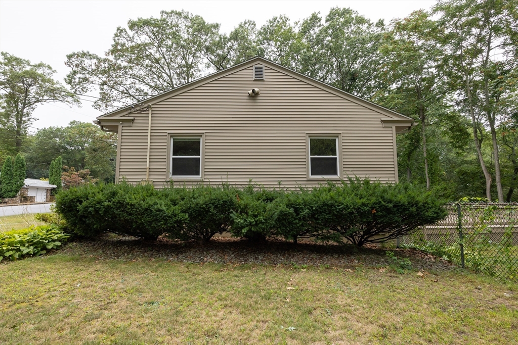 9 Cyr Dr