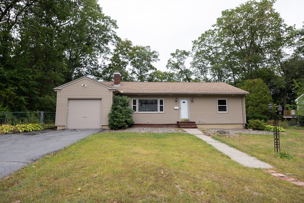 9 Cyr Dr