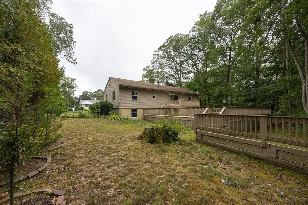 9 Cyr Dr