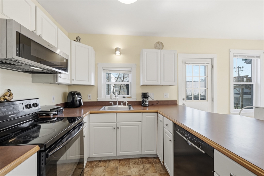 28 Davis Ave 28