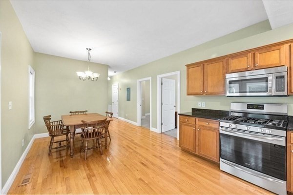 496 Main St 1
