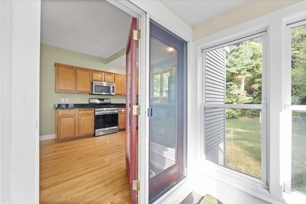 496 Main St 1