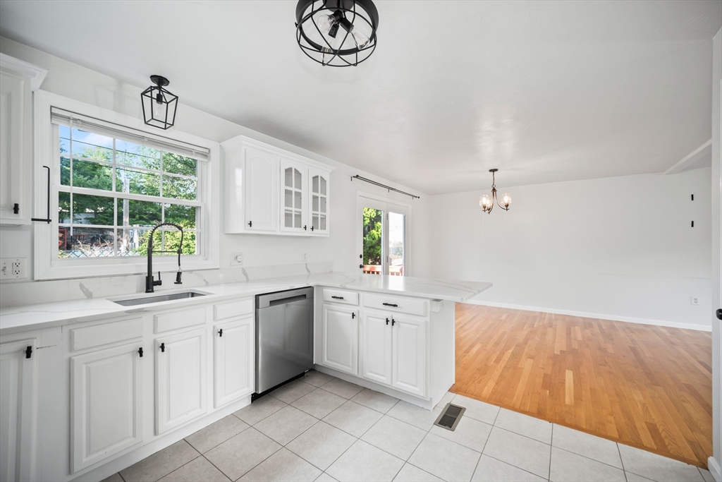 25 W Howard St D2