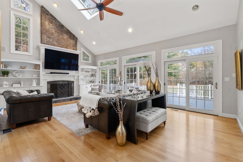 15 Homestead Dr
