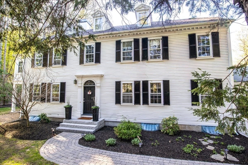 663 Main St