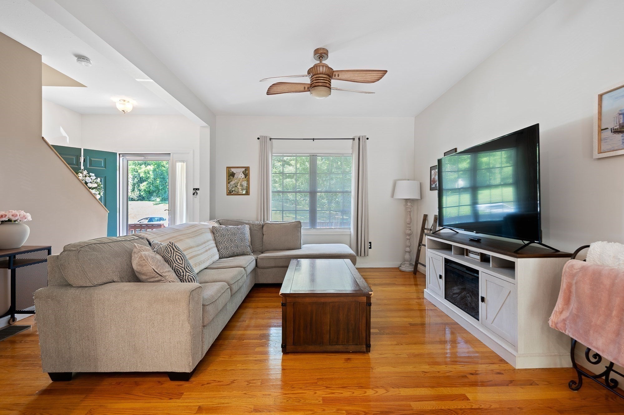 17 Oakes Cir 17