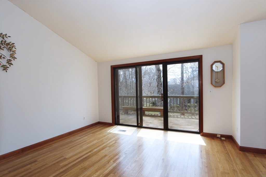 60 Redwood Cir
