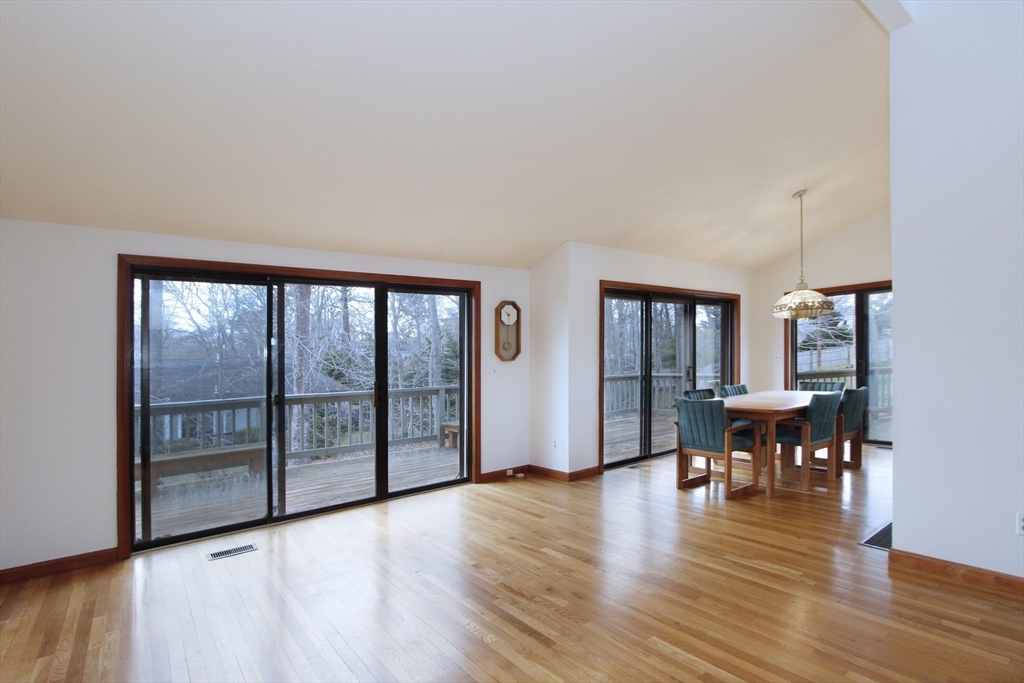 60 Redwood Cir