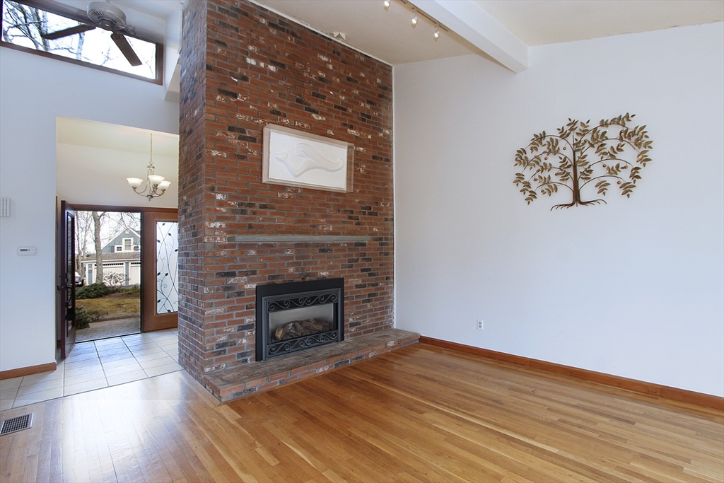 60 Redwood Cir