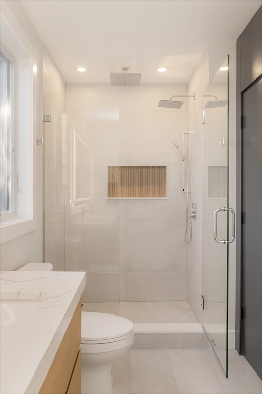 Cambridge, Massachusetts 02139, United States, 3 Bedrooms Bedrooms, ,4 BathroomsBathrooms,Residential,Pending,33470