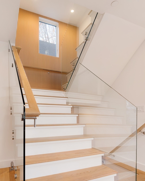 Cambridge, Massachusetts 02139, United States, 3 Bedrooms Bedrooms, ,4 BathroomsBathrooms,Residential,Pending,33470