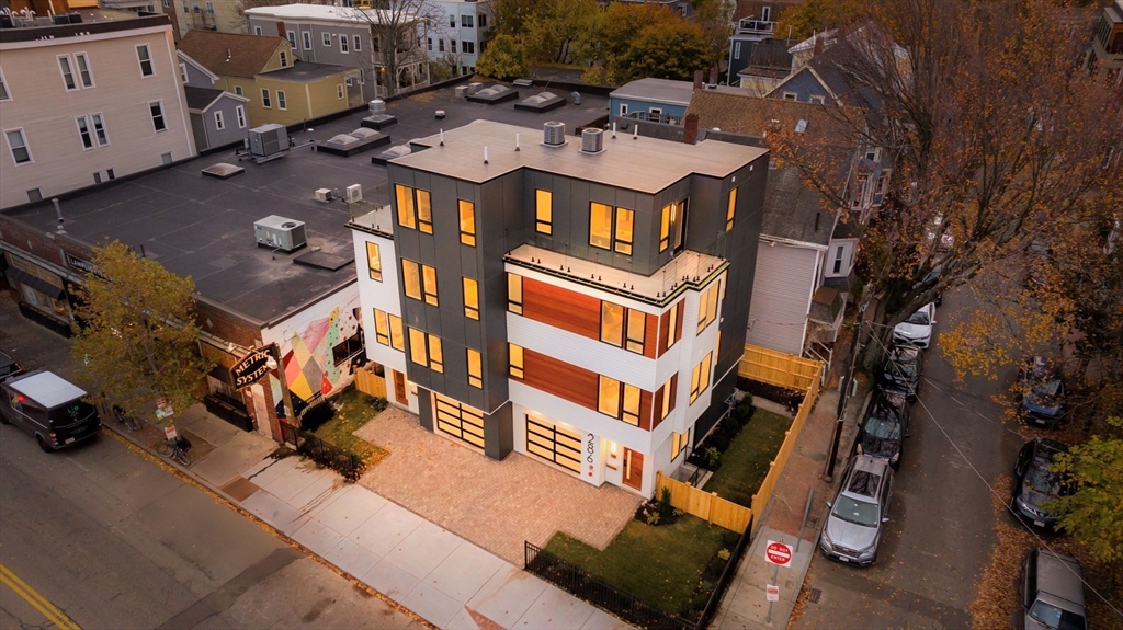 Cambridge, Massachusetts 02139, United States, 3 Bedrooms Bedrooms, ,4 BathroomsBathrooms,Residential,Pending,33470